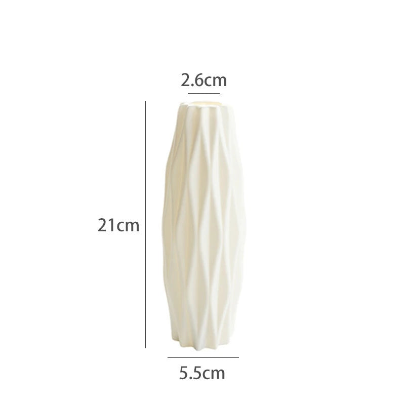 vase moderne plastique rose blanc motifs ondulés décoration florale artificielle table minimaliste