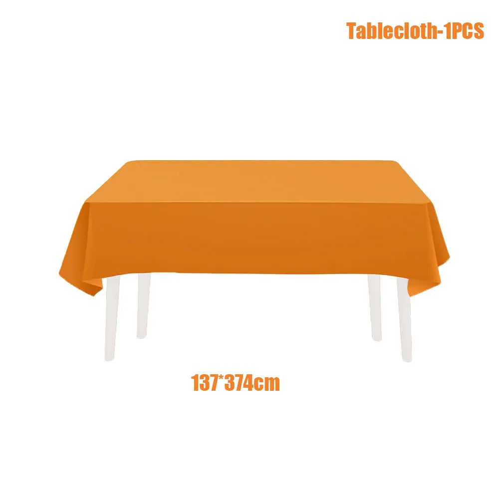 assiettes papier orange serviettes gobelets nappe table moderne événement anniversaire mariage baptême