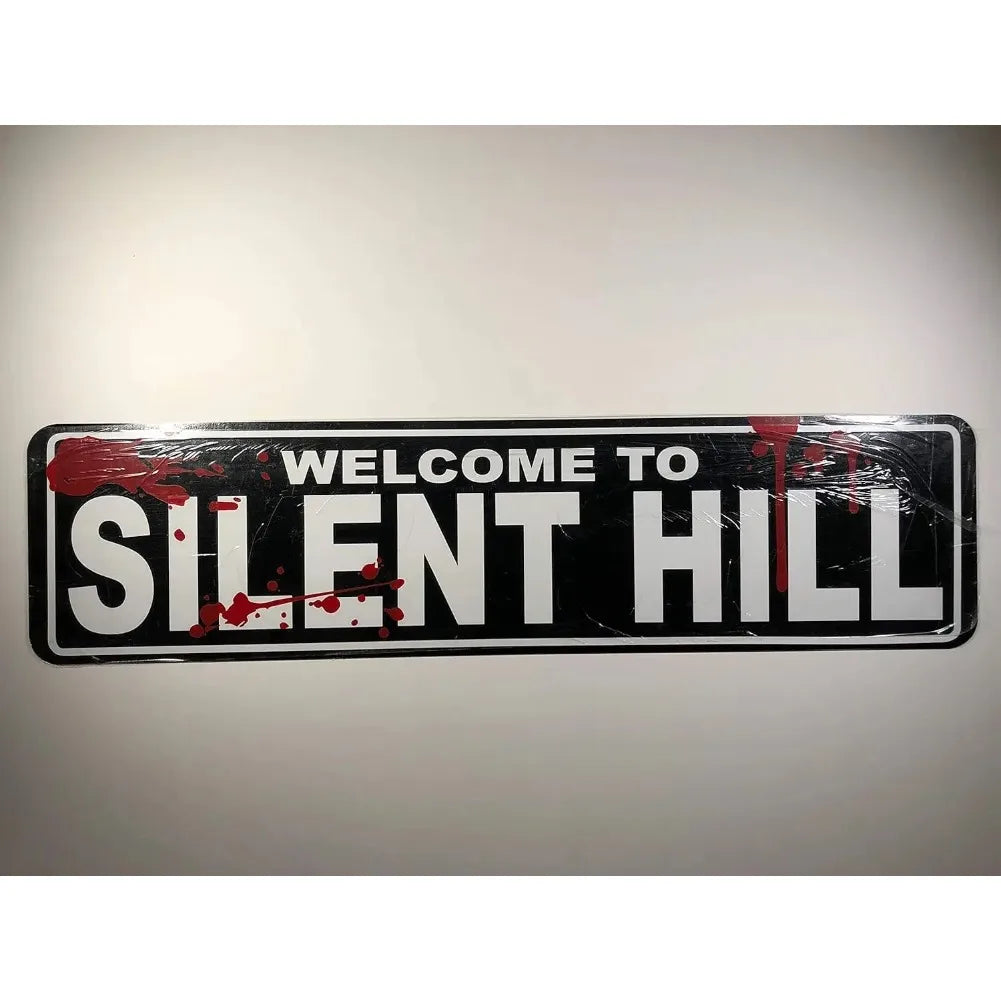 plaque métal noir bienvenue silent hill lettres blanches sang rouge horreur decoration murale vintage