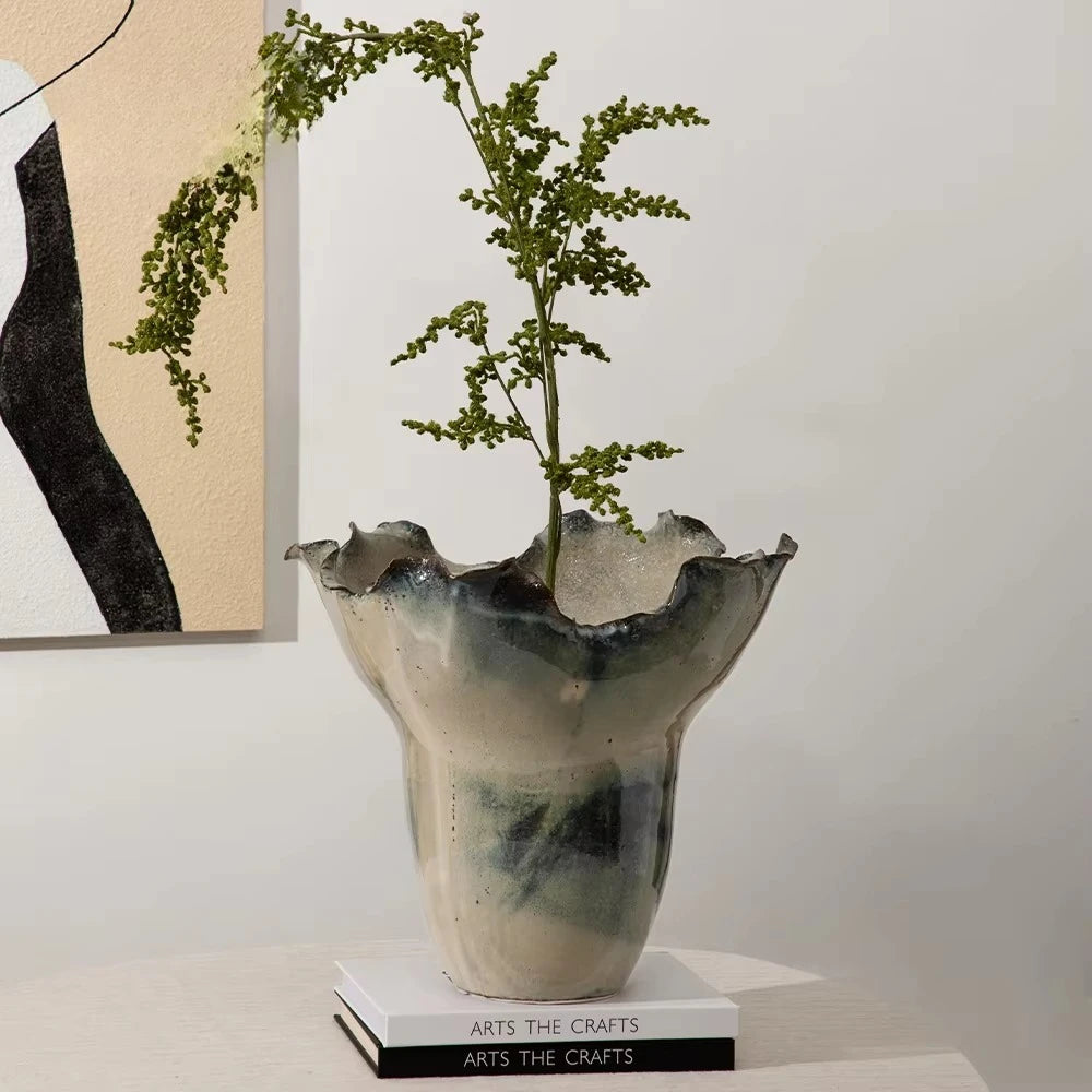 vase moderne artisanal céramique couleur beige rose gris noir texture ondulée ruchéeOpaque