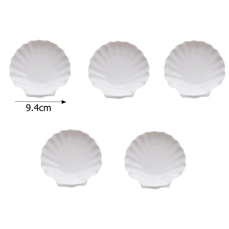 assiettes blanches modernes céramique lisses rangement présentation alimentaire set tailles différentes