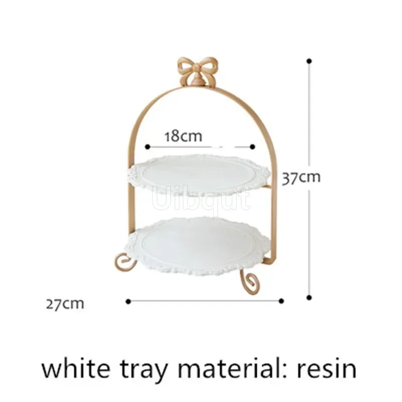 support desserts blanc doré vintage assiettes dentelle élégantes gâteaux crème glacée