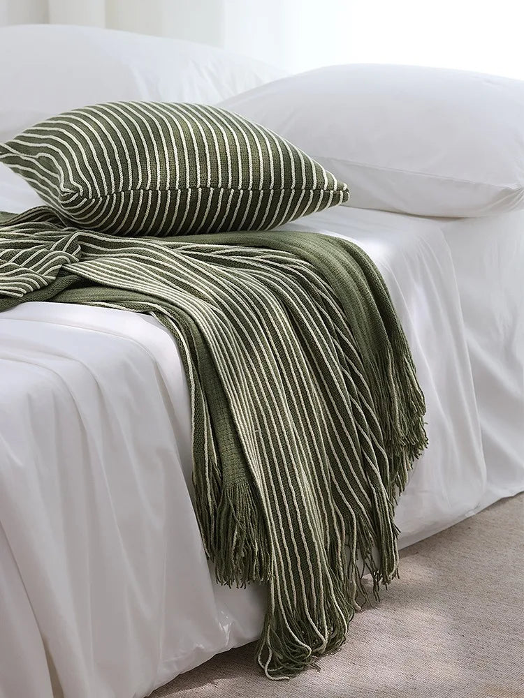 couverture tricotée vert olive rayures blanches simple anti boulochage portable hospitalière voyages pique nique