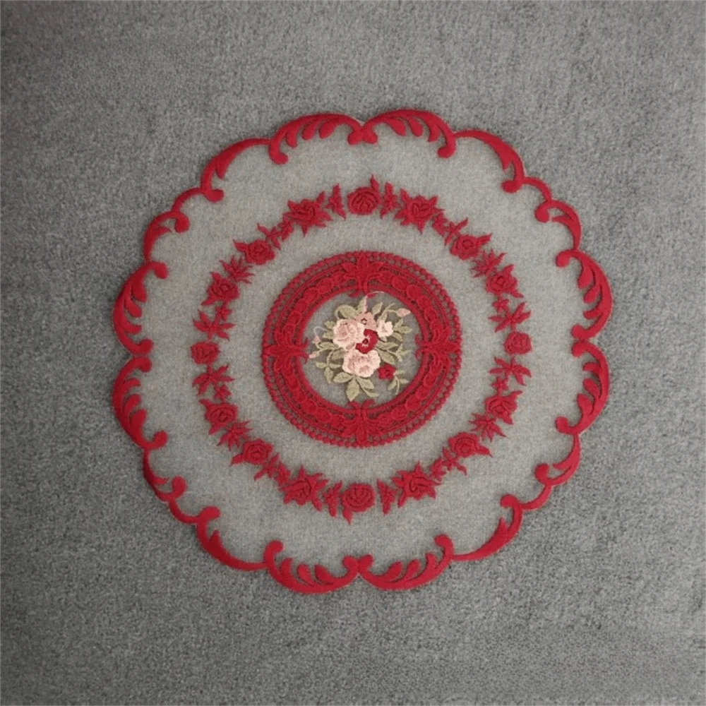 nappe table décorative brodée dentelle fleur rose motif circulaire vintage shabby chic semi transparent