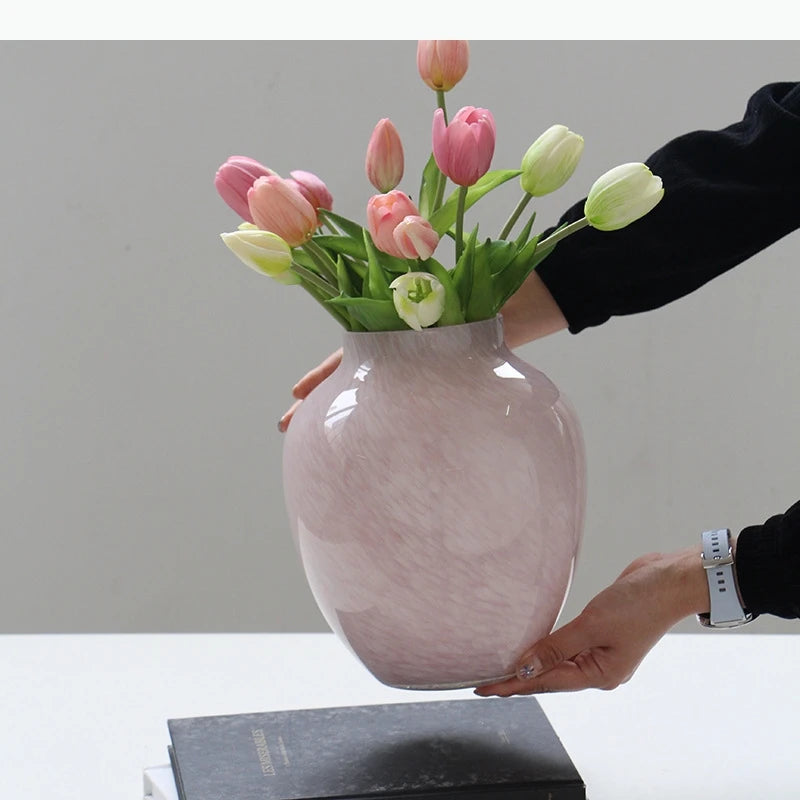 vase verre dégradé rose pâle moderne marbré tulipes décoration intérieure élégante fraîcheur sophistication durable