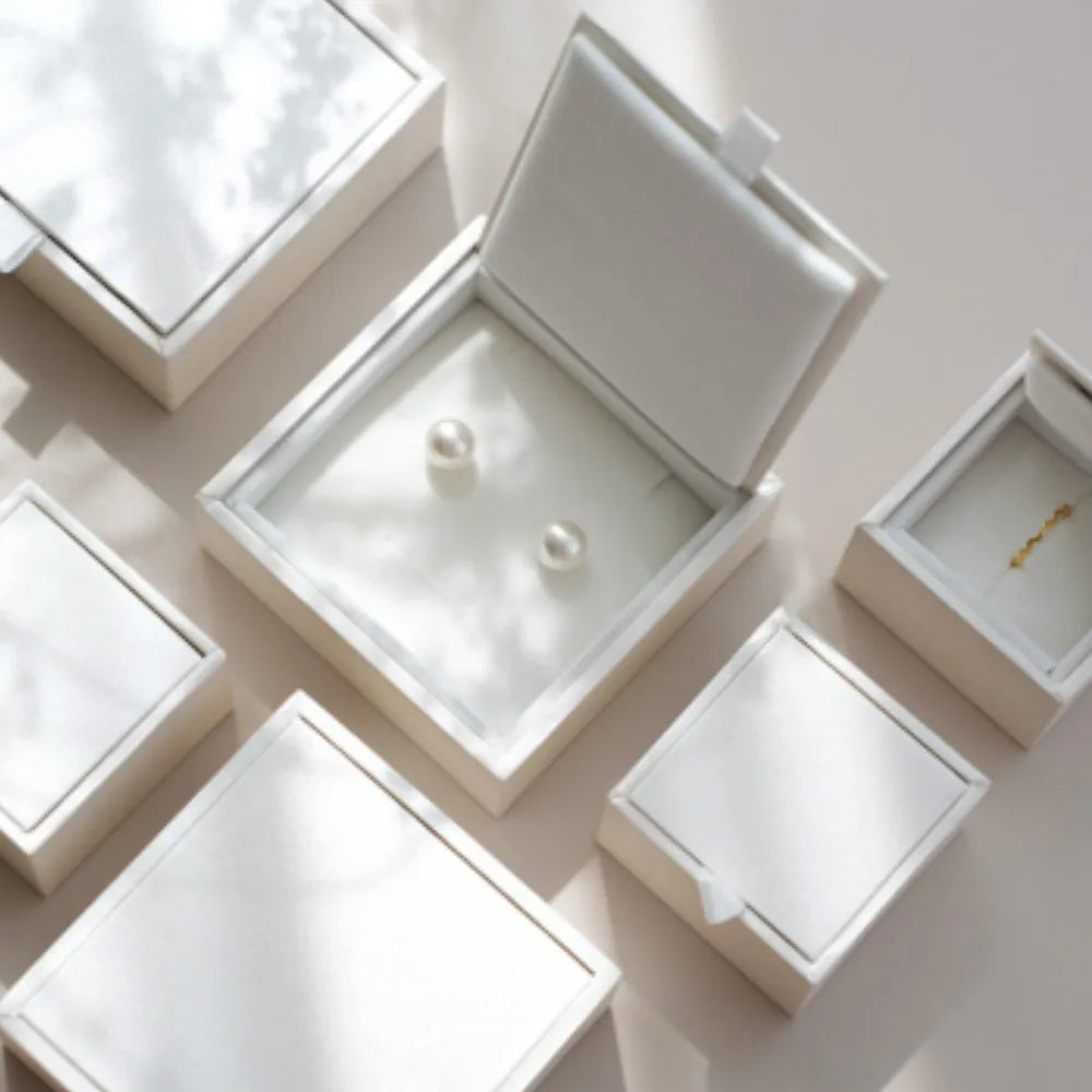 boîtes bijoux velours blanc classiques clips fermeture rangement colliers boucles d'oreilles bagues