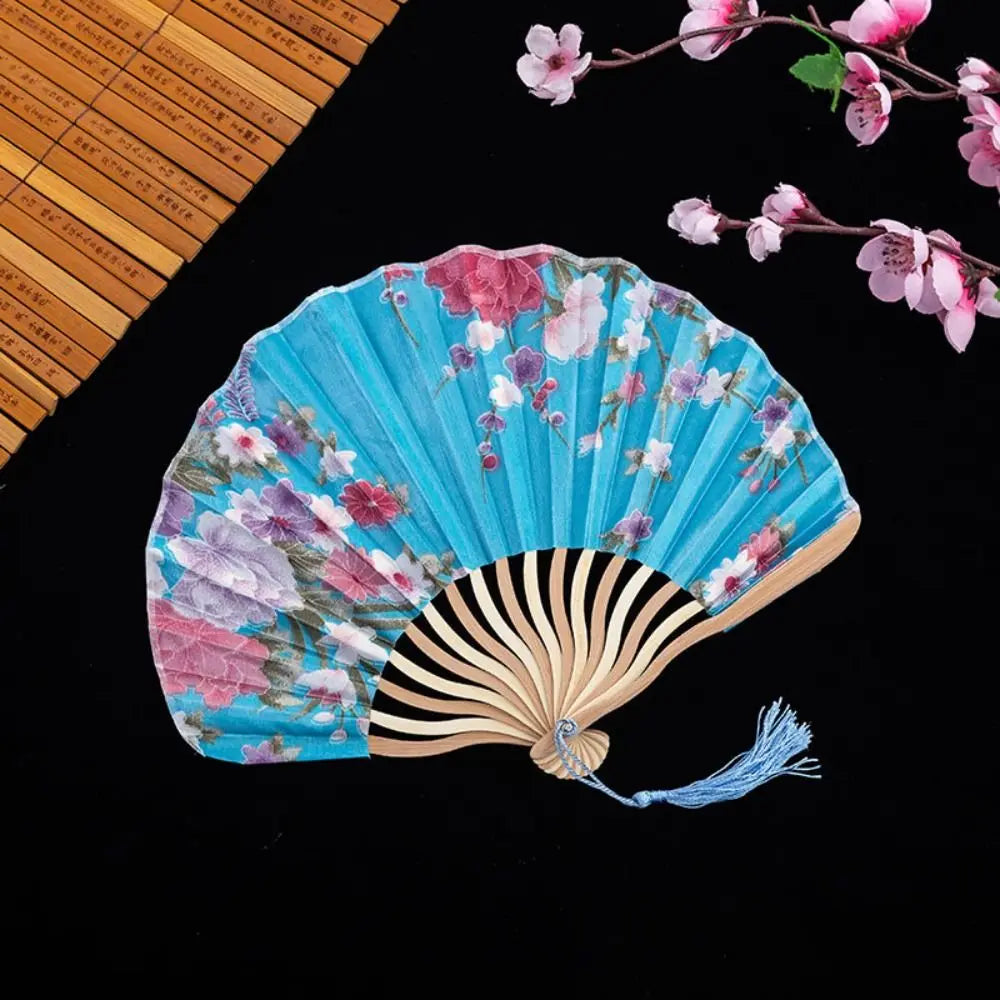 éventail pliant traditionnel fleurs soie bois motifs floraux blanc vert rose