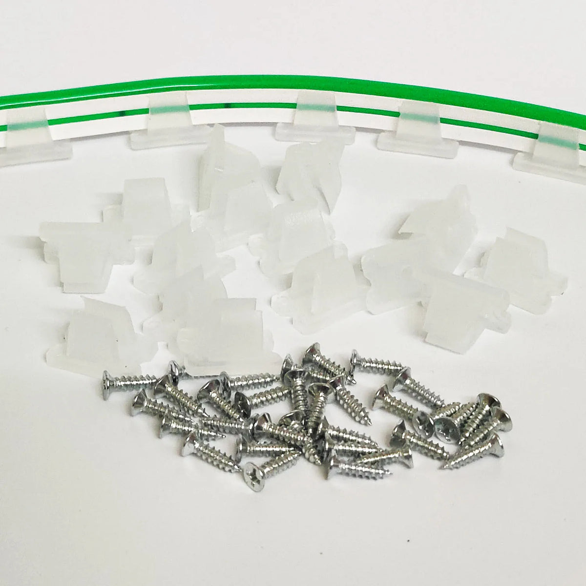 clips fixation blancs rectangulaires perforations pratique utilitaire vis 5v 12v 24v led strip montages