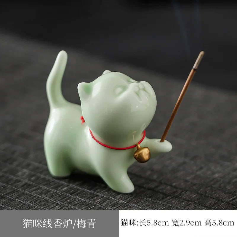 statuette chat vert clair céramique artisanale salon décoration incense apaisante moderne