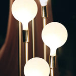 ampoules led blances rondes opalettes modernes tringles dorées luminaires facilement installables