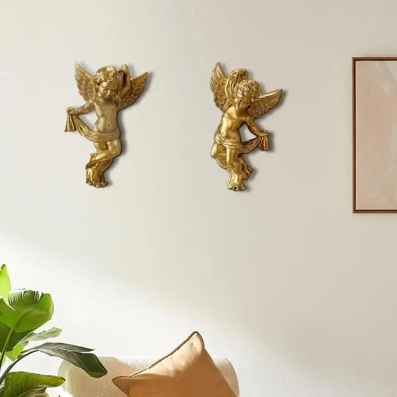 statues d'anges dorées détails sculpturaux classiques brillants intérieur chambre salon