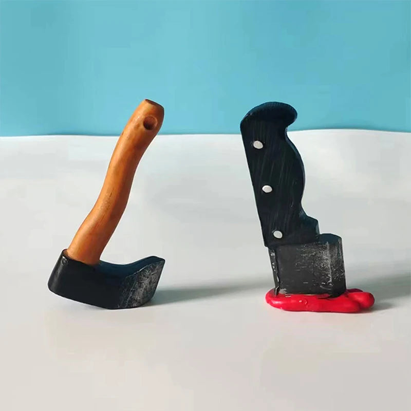 aimants decoratifs hache couteau noir bois rouge adhésif pratique deco humoristiqueintérieur métal