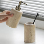 ensemble salle bain moderne pierre marbrée distribiteur savon porte brosse dents plateau carré beige