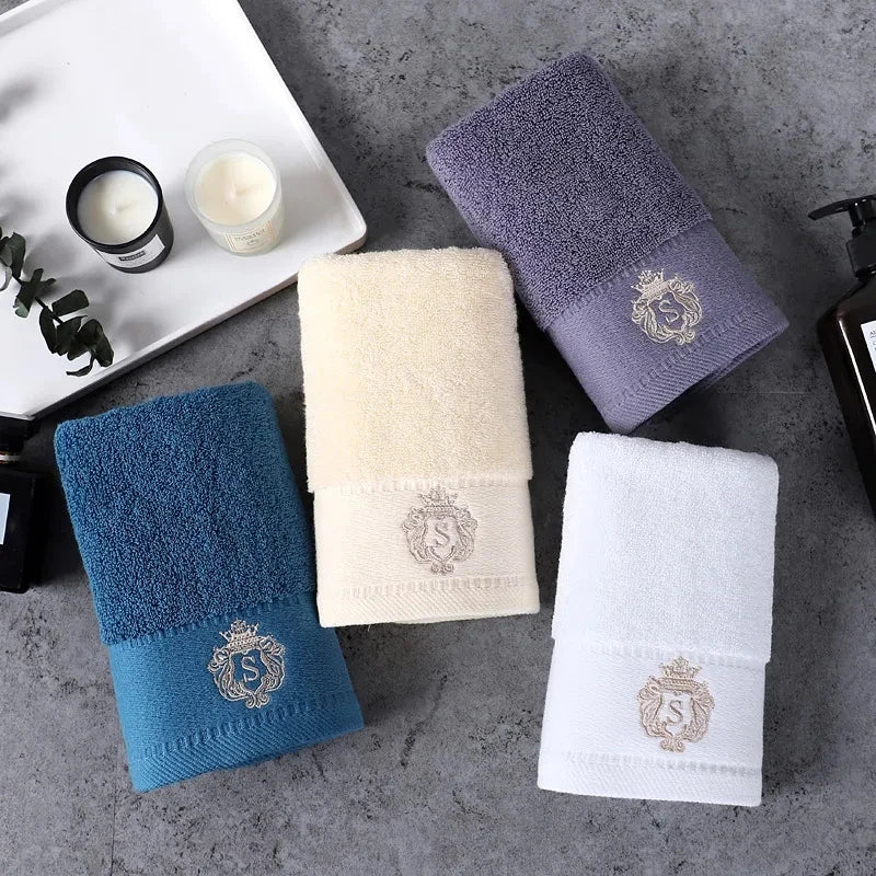 ensemble serviettes bain coton blanc broderie dorée monogramme luxe spa sport sport