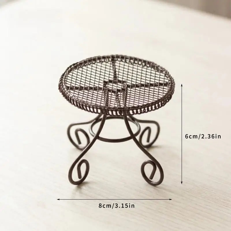 chaises table miniature métal grillagé vintage beige coussin serviette