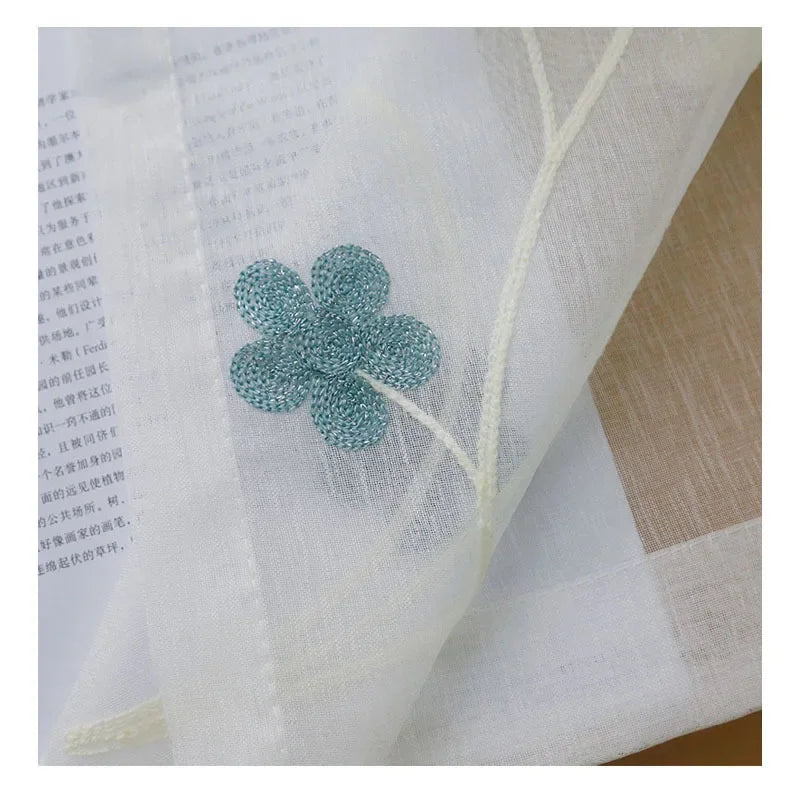 rideau transparent voile léger fleurs modernes blanc bleu vert salon chambre