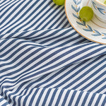nappe table rectangulaire rayures diagonales bleu marine moderne imperméable polyester 140cm 180cm 200cm 220cm