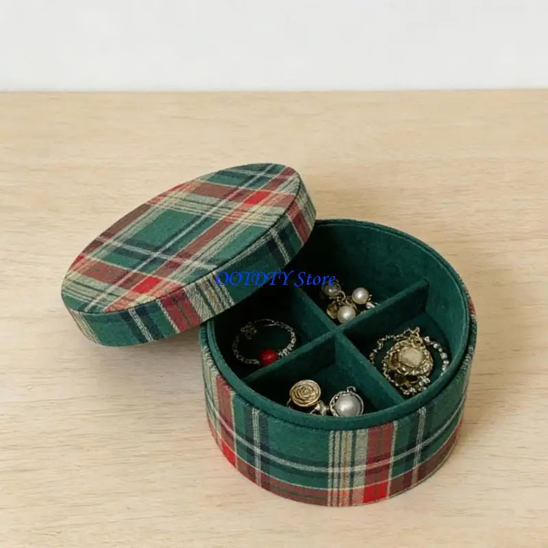 boîtes rondes mariage carreaux écossais rouge vert classiques bijoux écharpes laines