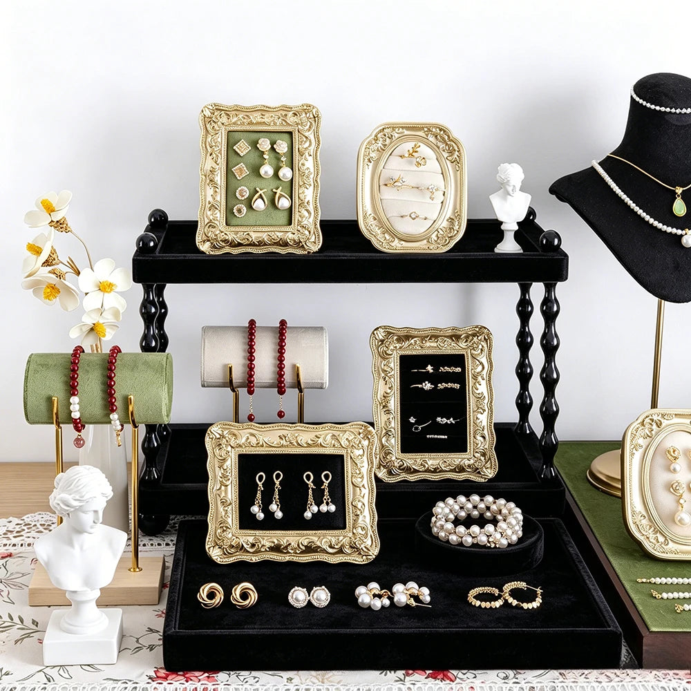 porte bijoux classique vintage or vert noir velours ornements baroques femme festival commercial