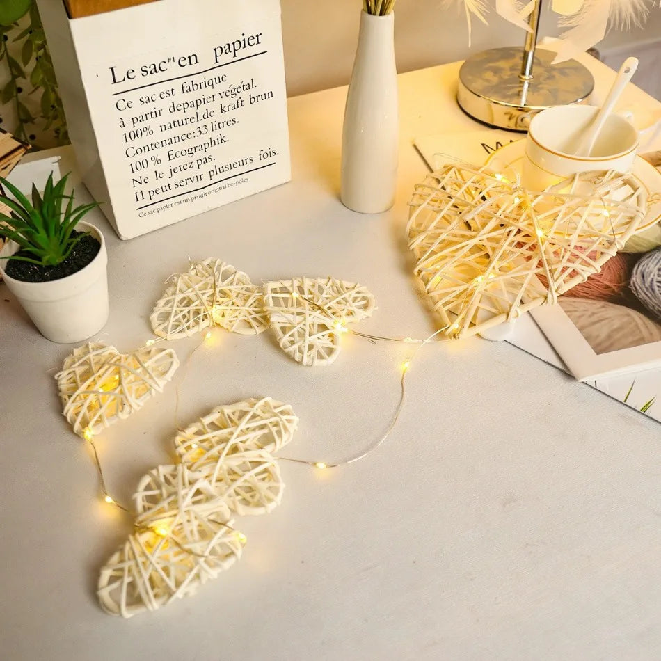 guirlande lumineuse coeurs étoiles feuilles blanche rose rouge décorative artisanale chambre anniversaire