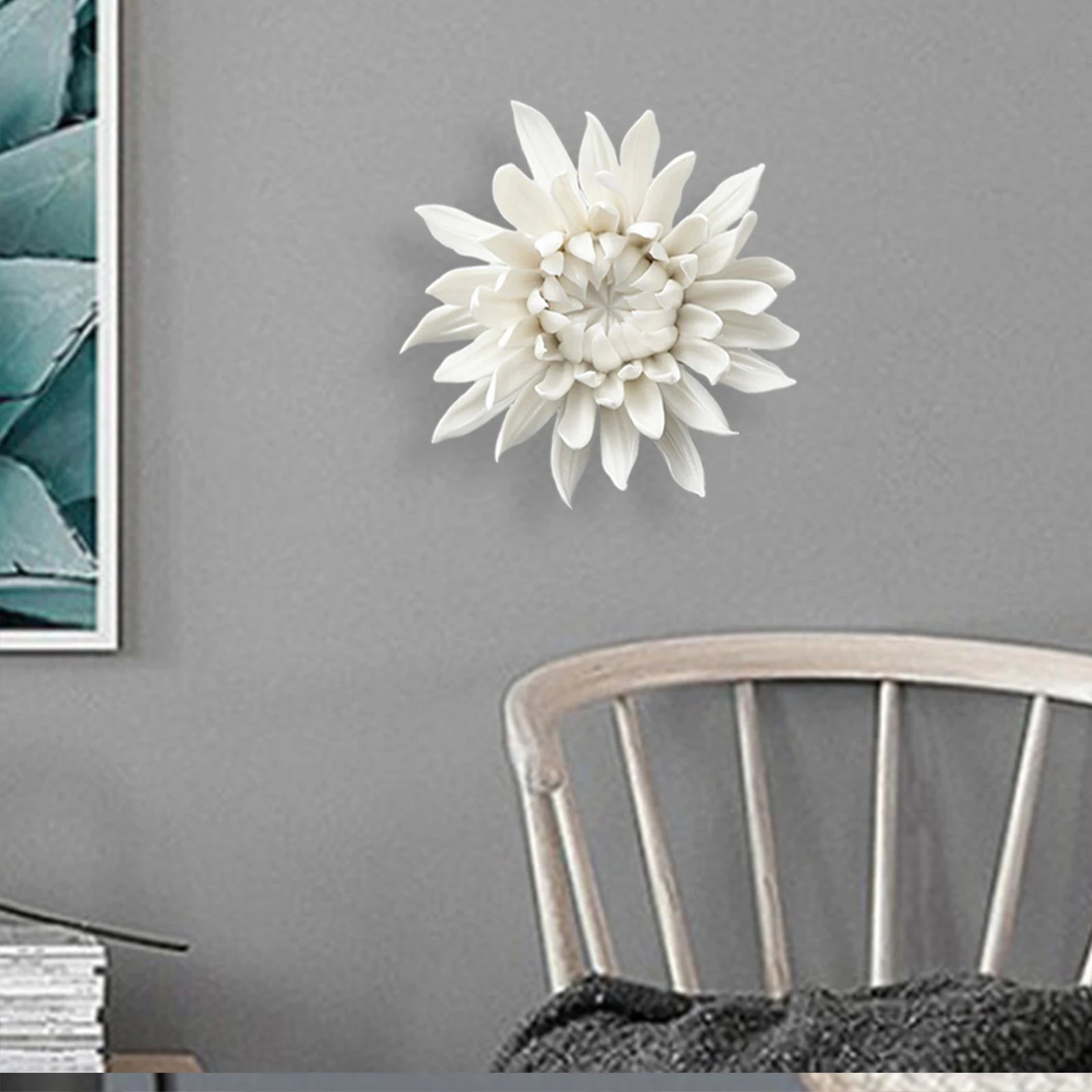 Mur de fleurs en céramique gris dans un bureau contemporain