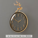 horloge murale moderne or bleu cerf décoration festive salon round métal doré