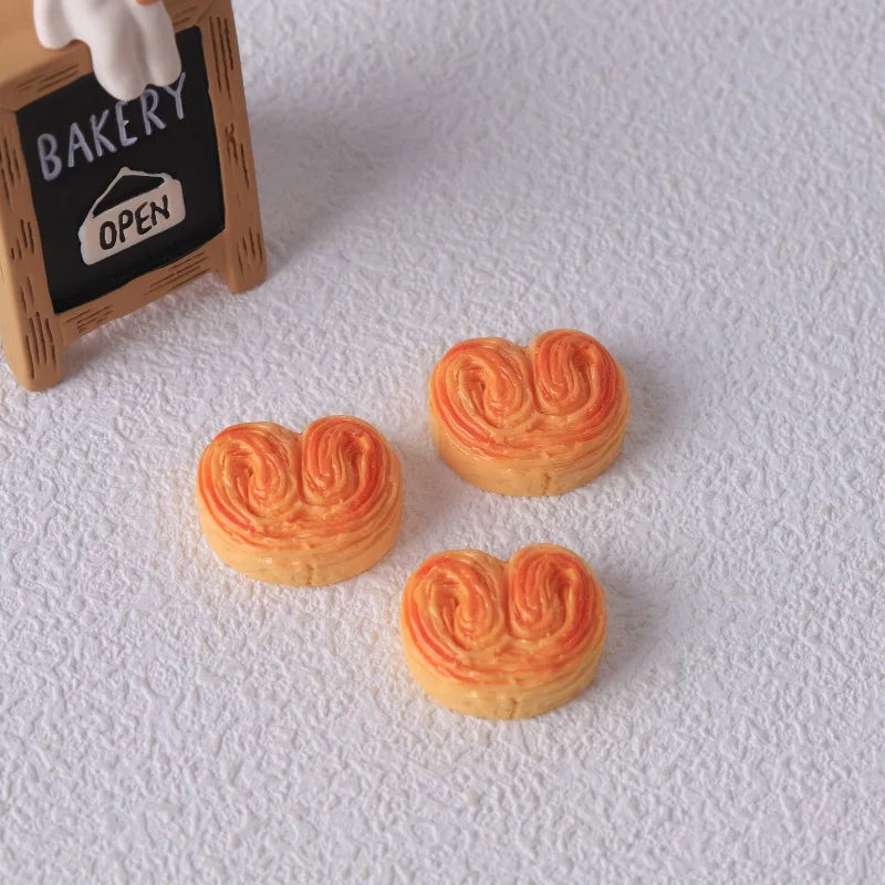 miniatures pains pâtisseries réalistes orange beige blanc détaillées résine peint artificiel
