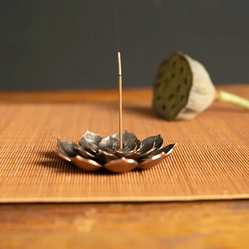 support encens fleur or artisanal incense burner cuivre décoration maison yoga