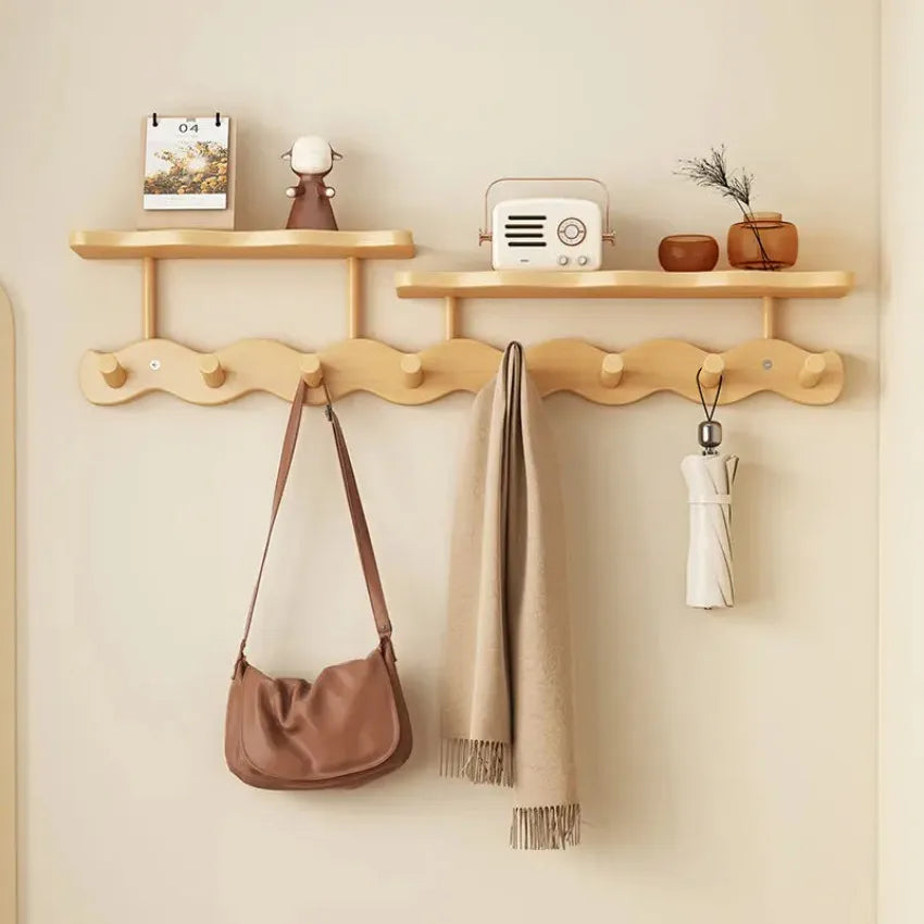 patère murale bois marron clair étagères minimaliste crochets vis fixations sac écharpe porte clés