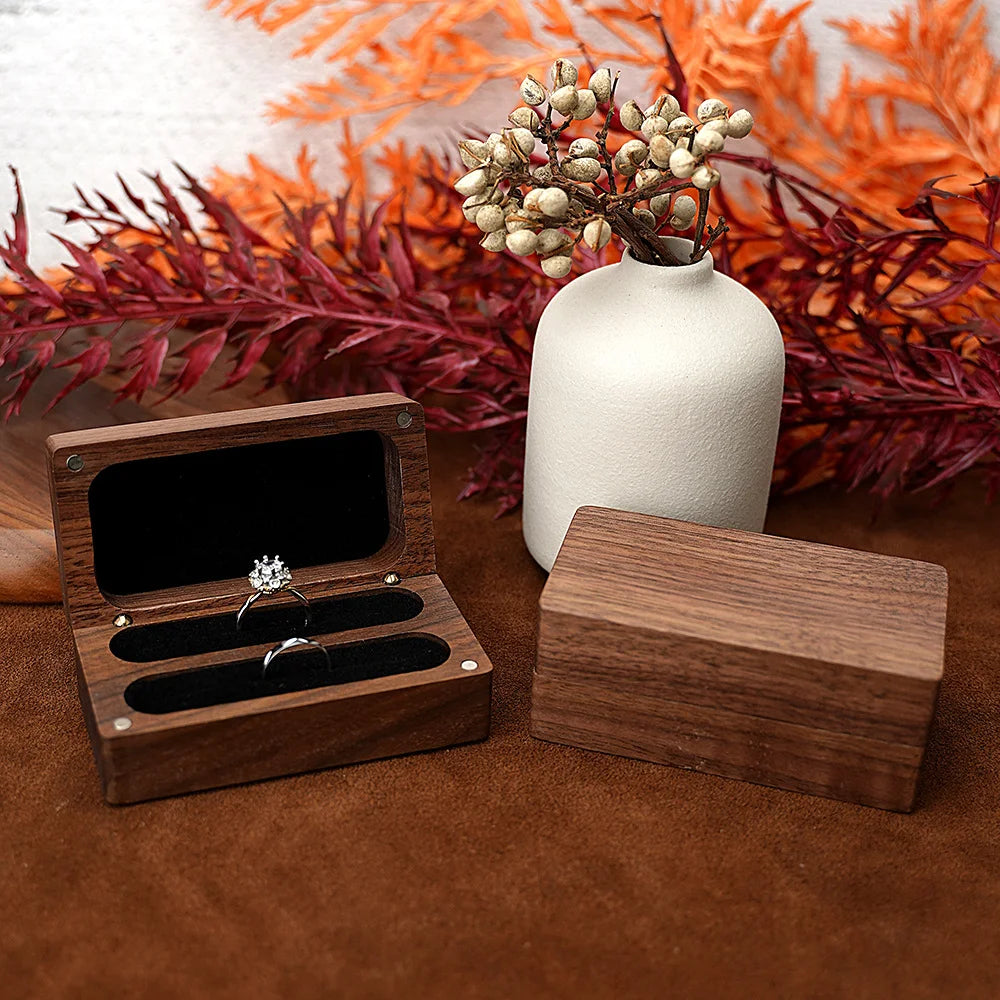 boîte bijoux bois velours marron classique rangement bagues anneaux pierres opalescentes