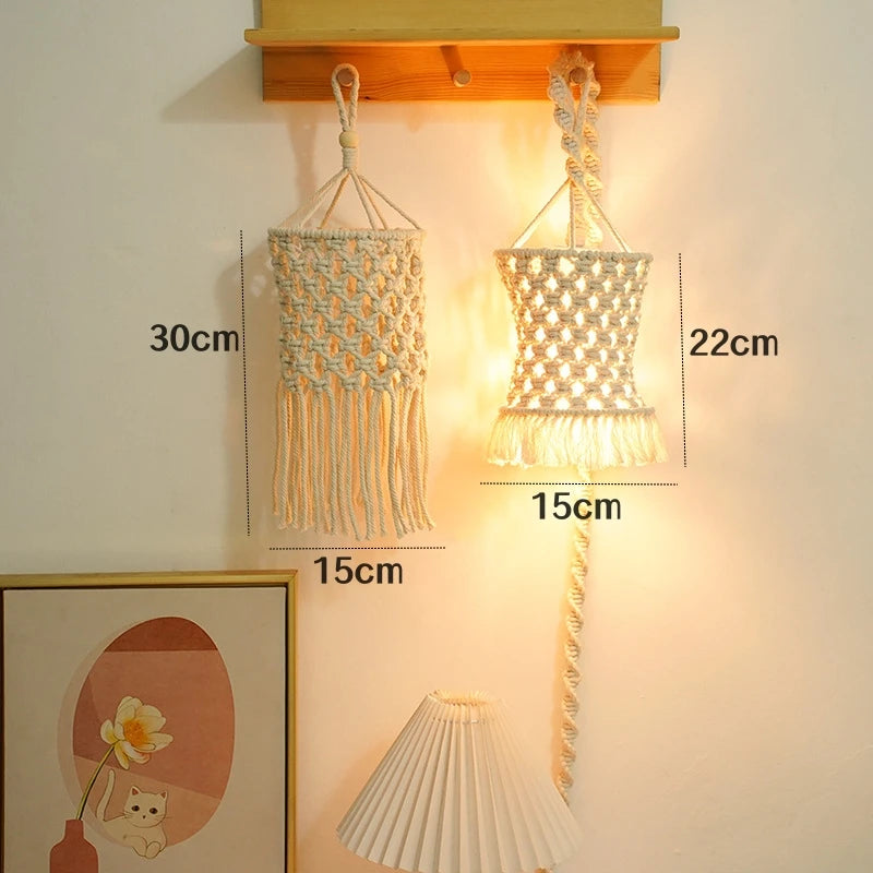 lampe suspendue boho macramé blanc cassé motifs géométriques boule bois franges decoration maison salon