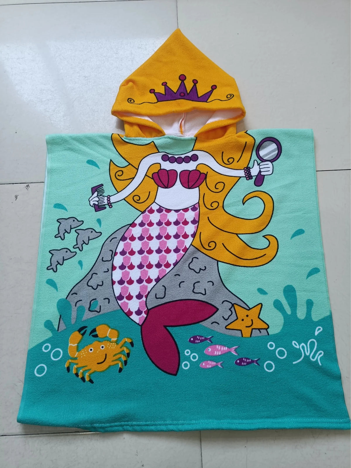 serviette plage microfibre enfant dessin animé sirène poissons bleu clair rose bleu jaune vert