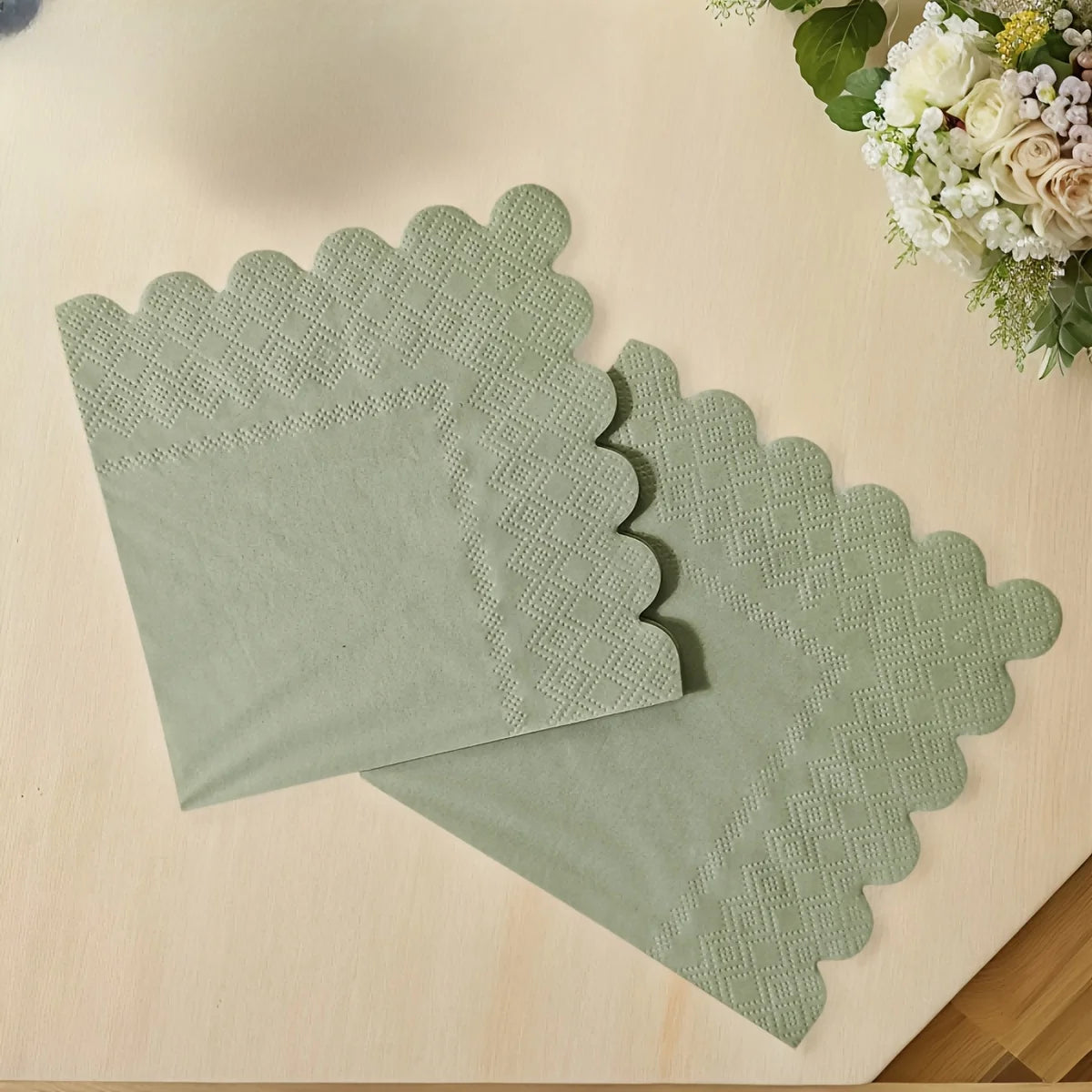 serviettes jetables vert sauge bord dentelé texture points qualité supérieure modernes cocktail fête mariage