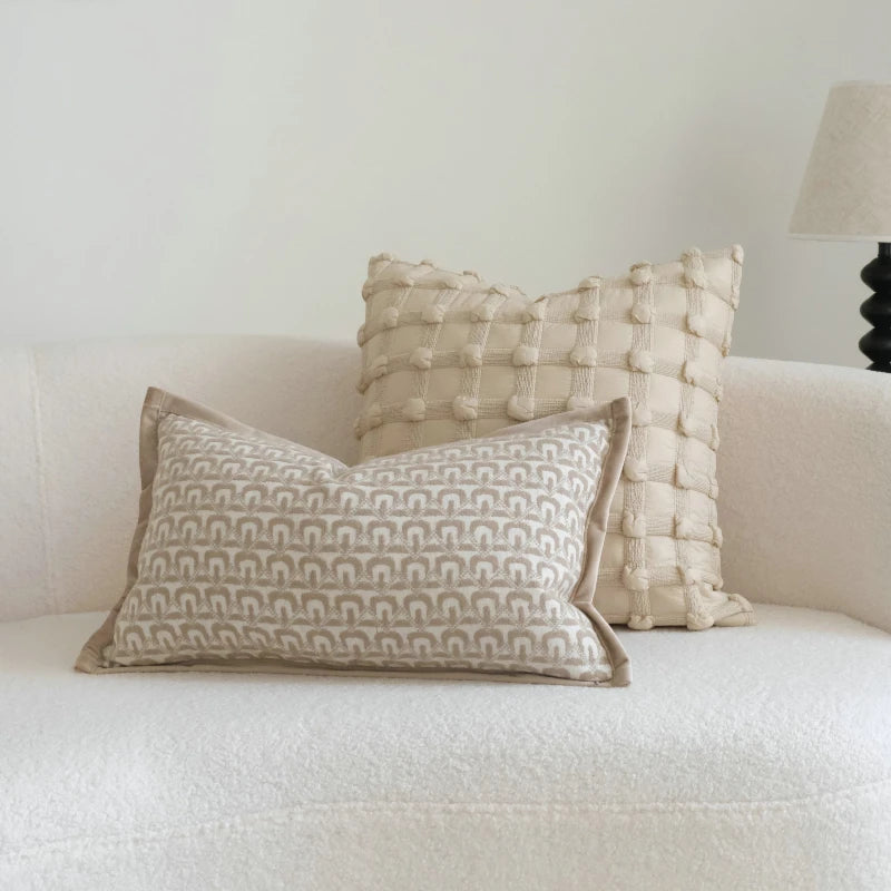 housse coussin géométrique polyester contemporain beige clair décor maison scandinave fixations invisibles carreaux