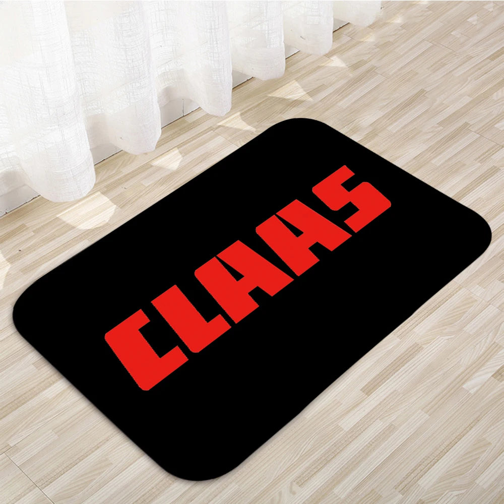 tapis moderne graphique antidérapant couleurs noires rouges vertes blanches lettres CLAAS relief sol chambre