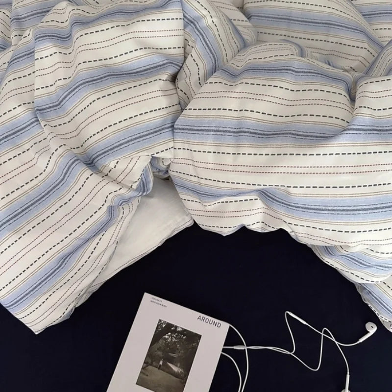 linge lit coton rayures horizontales drap housse taies oreillers moderne blanc bleu gris maison