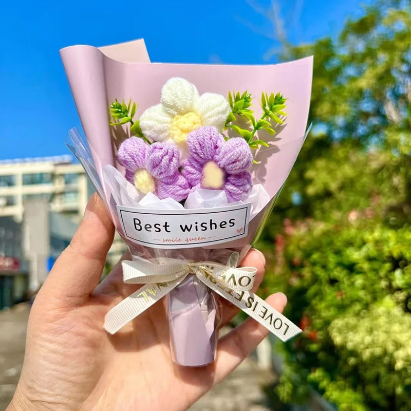 bouquet fleurs artificielles tricotées violet rouge bleu jaune blanc feuilles vertes ruban decoration créative