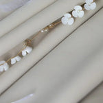 rideau moderne polyester beige clair rayures verticales blanches fenêtre française opaque tulle