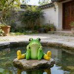 statue grenouille verte jaune bottes assise mains jointes aspect céramique décoratif animalier enfantinextérieur patio