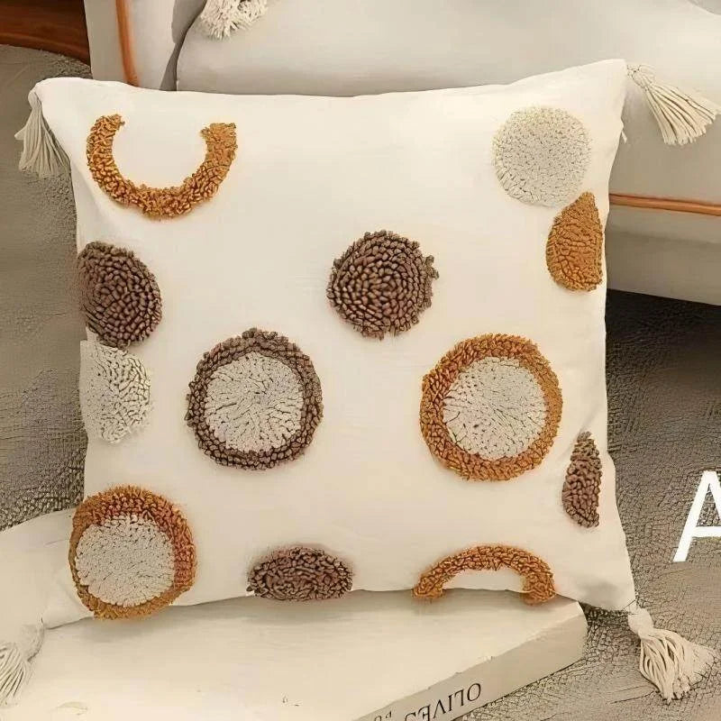 housse coussin brodée motif géométrique moderne blanc marron gris respectueux environnement décoration maison polyester