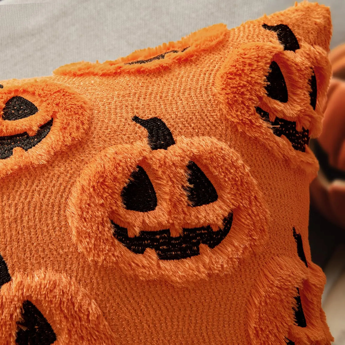 citrouilles noires halloween coussin housse orange fluffy faux duvet zippée soft deco
