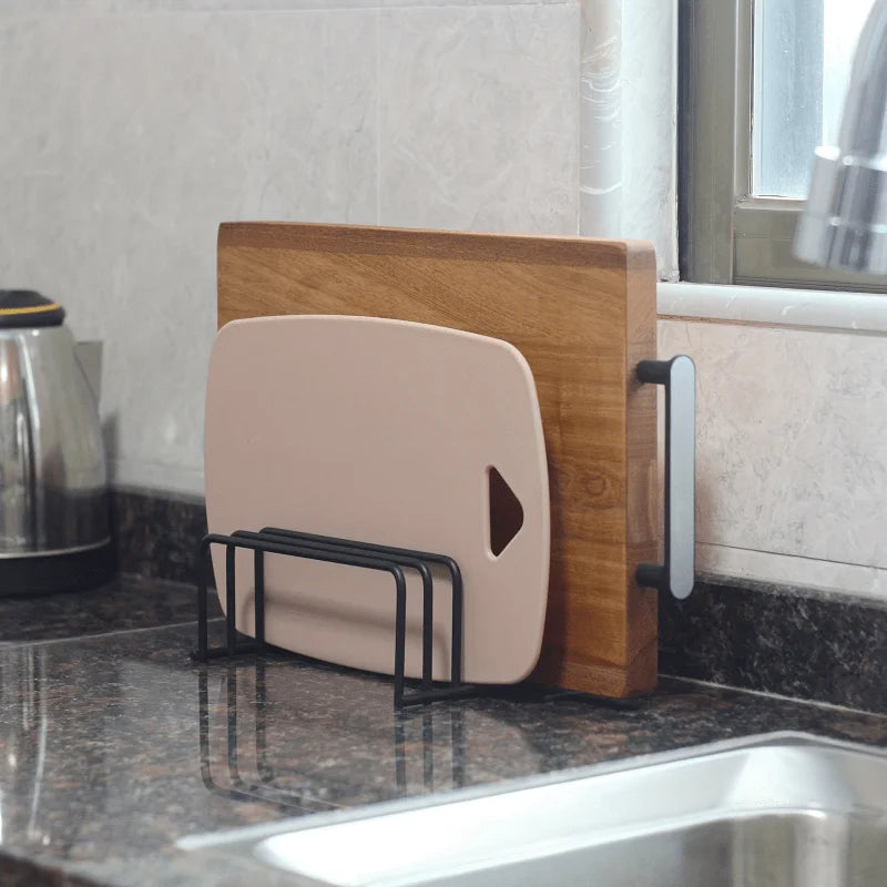planches découper moderne bois naturel rose pâle motif simple support métallique noir durable cuisine