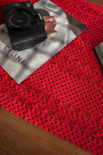 chemin table rouge crocheté motifs floraux décoration maison salle manger traditionnelle large