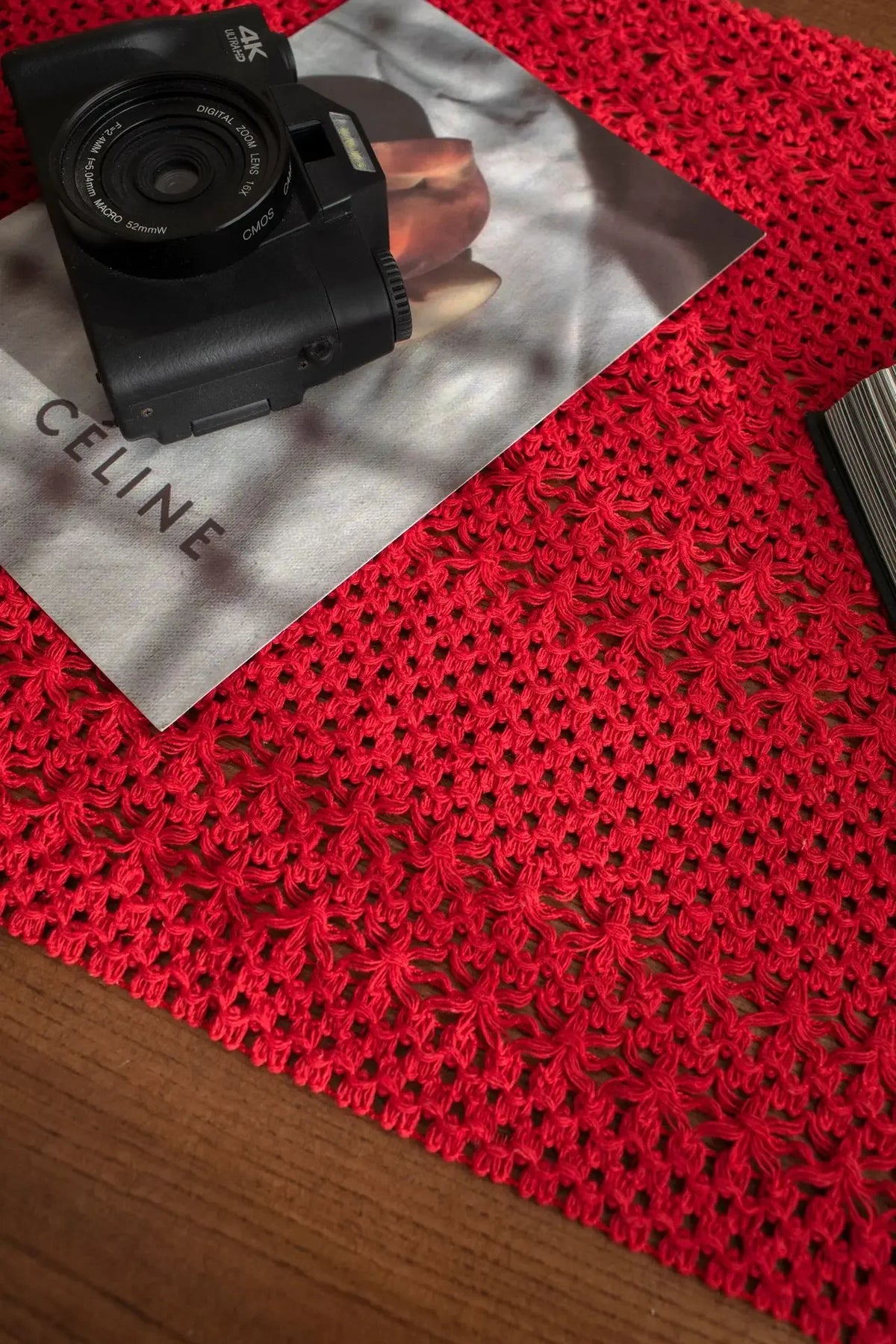 chemin table rouge crocheté motifs floraux décoration maison salle manger traditionnelle large