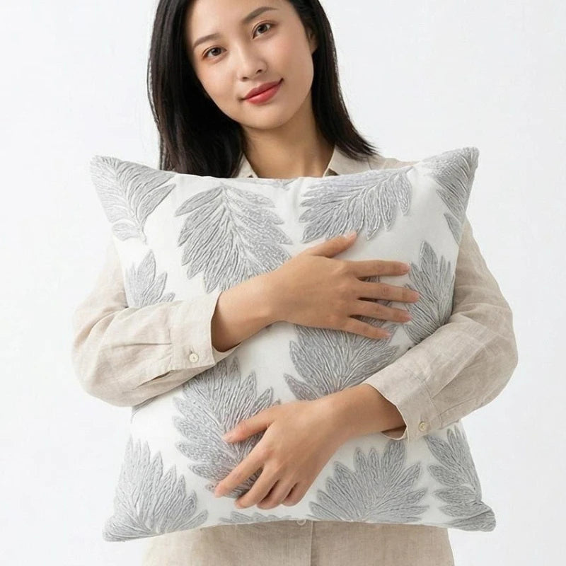 housse coussin brodée motif feuilles moderne coton polyester vert jaune bleu gris 45x45cm