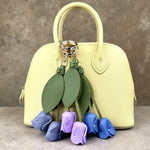 porte clés décoration florale tulipes feuilles vert jaune rose rouge bleu gris violet anneaux