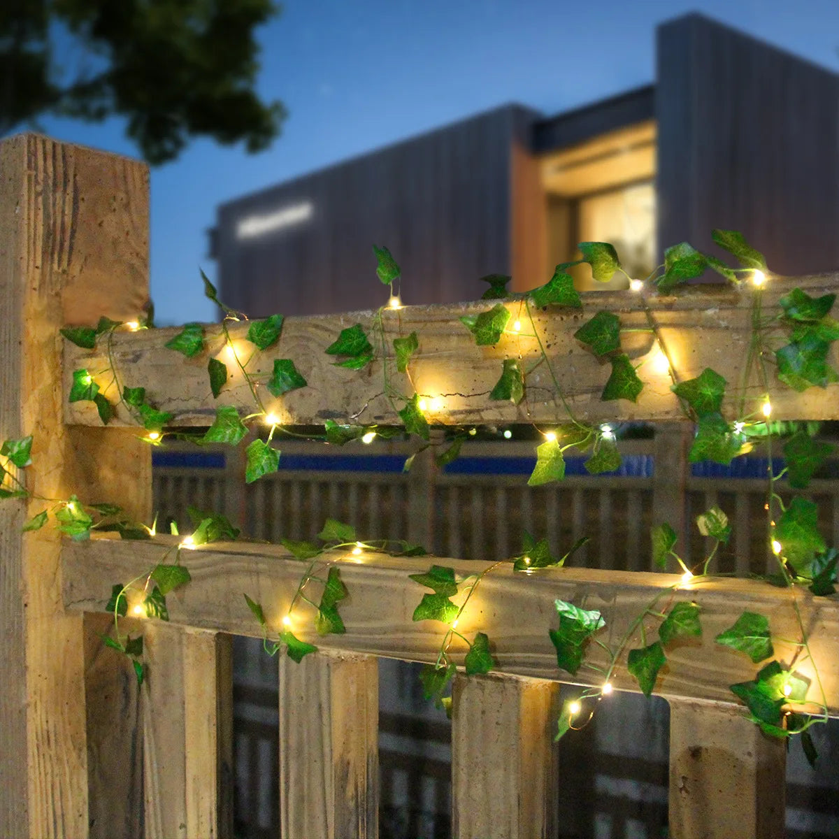 guirlande lumineuse solaire feuilles vertes lumières blanches moderne extérieur jardin terrasse festive