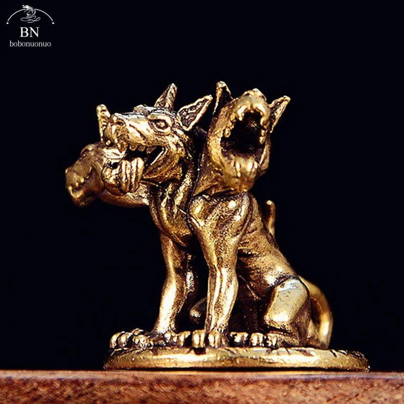 statue cerbère trois têtes doré bronze détails sculptés base texturée maison artisanat mythologie