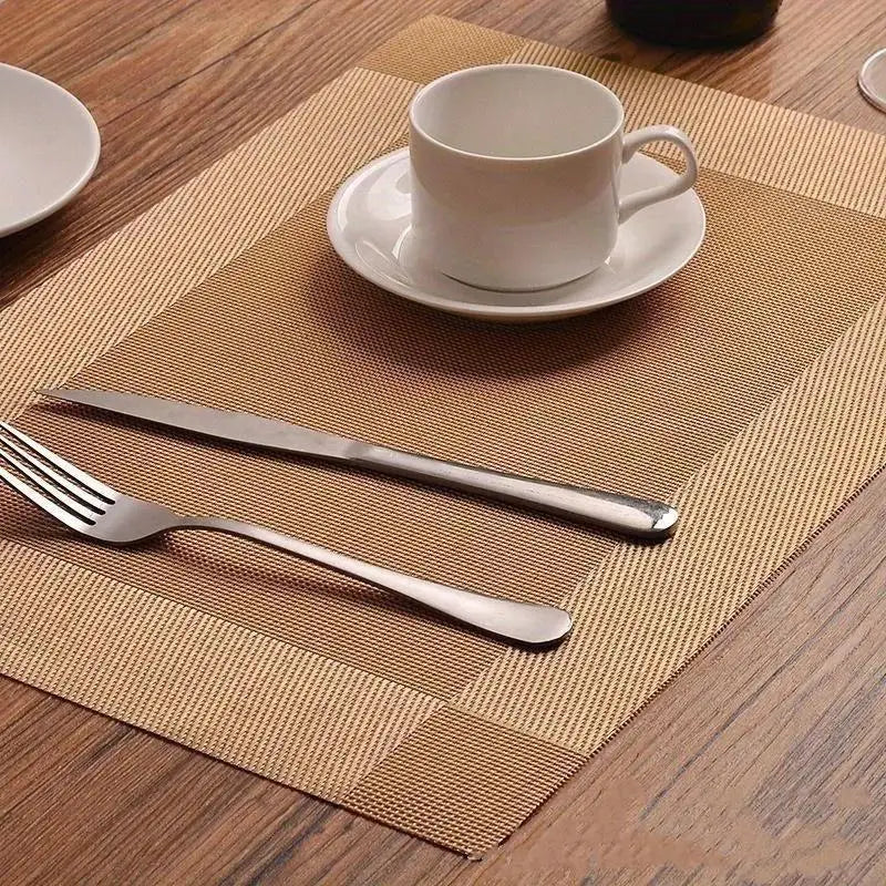 tapis table gris marron rayures moderne fourchettes couteaux assiettes tasses vin fleurs