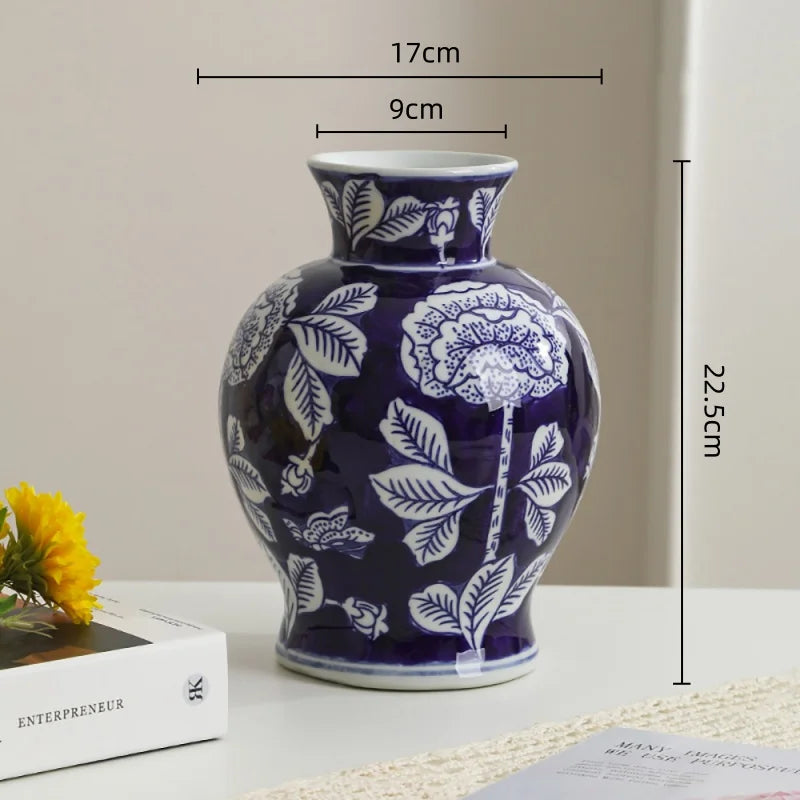 vase porcelaine chinois blanc bleu fleurs feuilles oiseaux géométrique classique floral table decoration